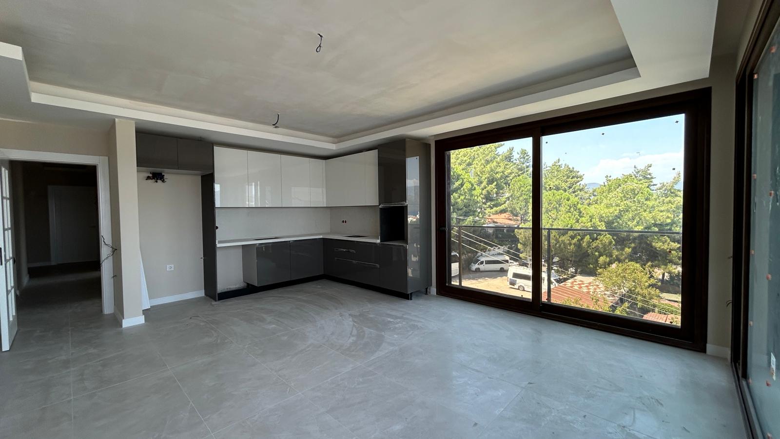 MARMARİS SİTELER BÖLGESİNDE FUL DENİZ MANZARALI 3+1 DÜZ DAİRELER